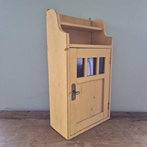 Vintage wandschrank aus kiefer - vintage,