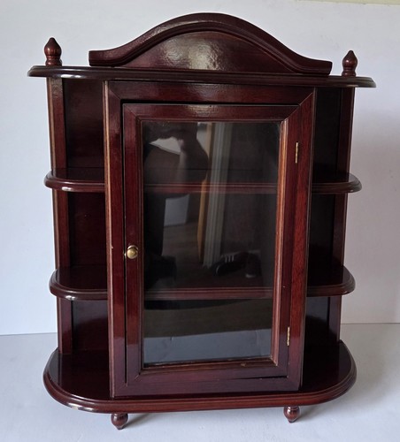 Vitrine/Kuriositätenschrank